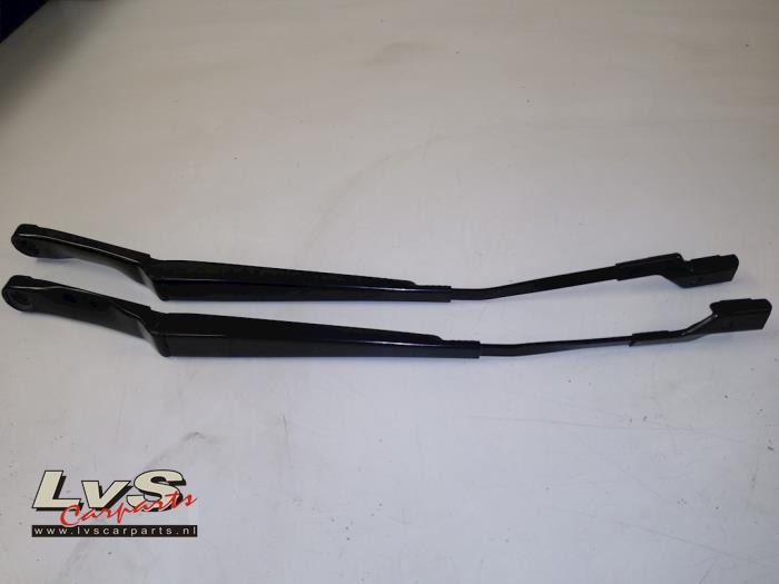 Opel Astra Front wiper arm