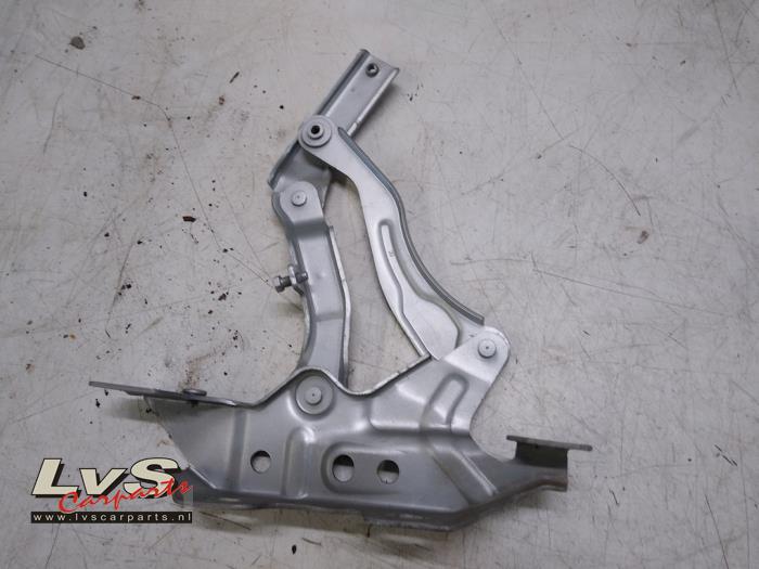 Mercedes A-Klasse Motorkap Scharnier