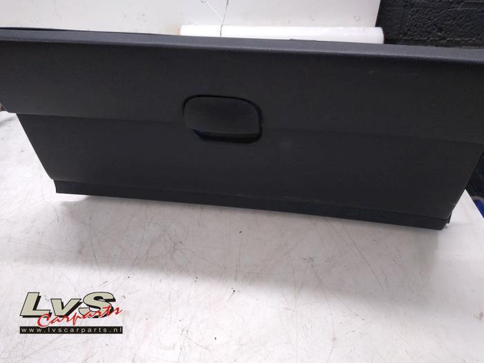 Nissan Qashqai Glovebox