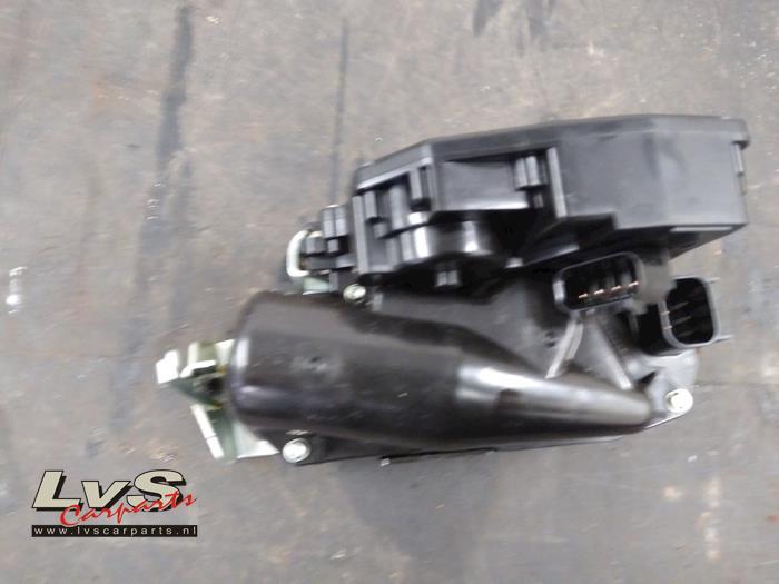 Hyundai IX55 Tailgate lock mechanism