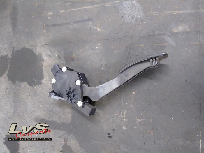 Subaru Outback Accelerator pedal