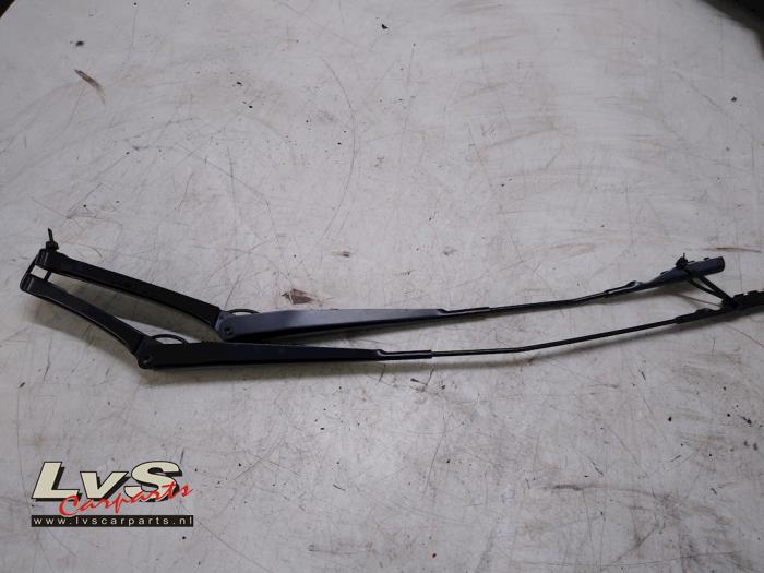 Volkswagen Jetta Bras essuie-glace avant