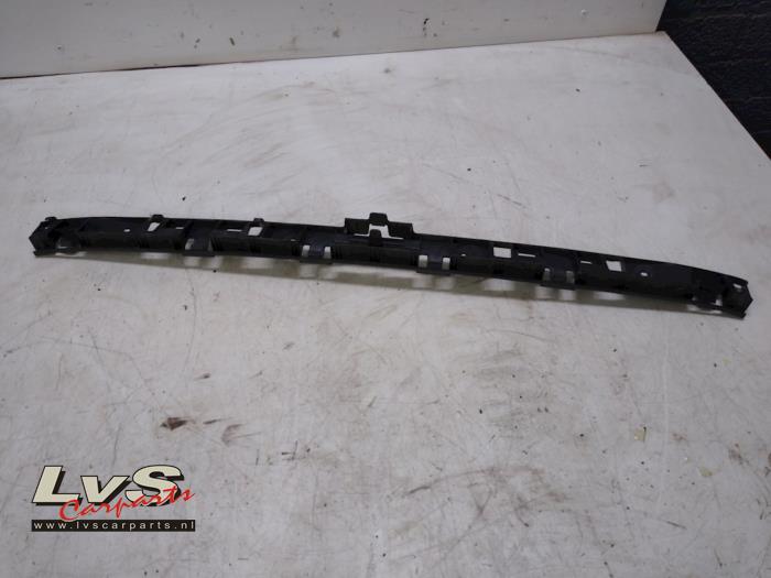 Volkswagen Jetta Support pare-chocs arrière centre