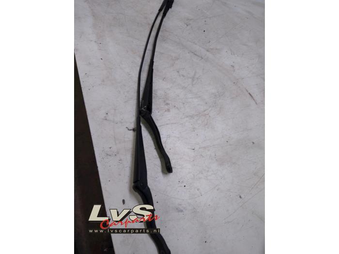 Opel Corsa Scheibenwischerarm vorne