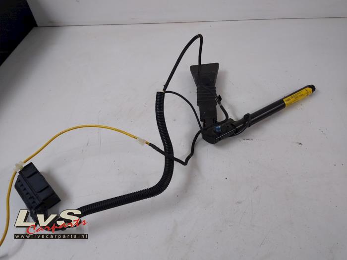 Opel Tigra Gurtsrammer rechts