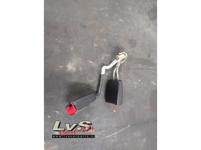 Audi A3 Insertion ceinture de sécurité arrière centre