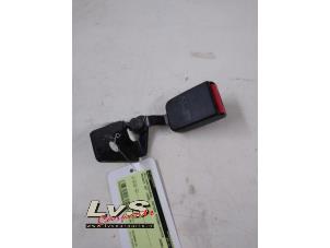 Begagnade Bakre bältesspänne, mitten Peugeot 307 (3A/C/D) 1.4 16V Pris € 8,00 Marginaltabell erbjuds av LvS Carparts