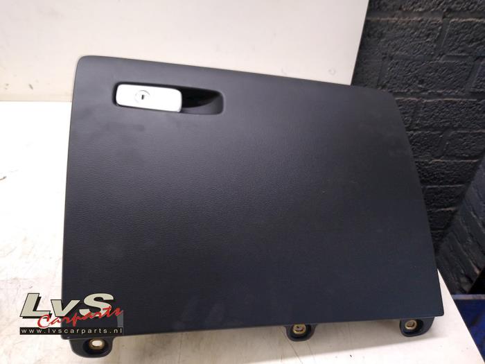 Audi Q3 Glovebox