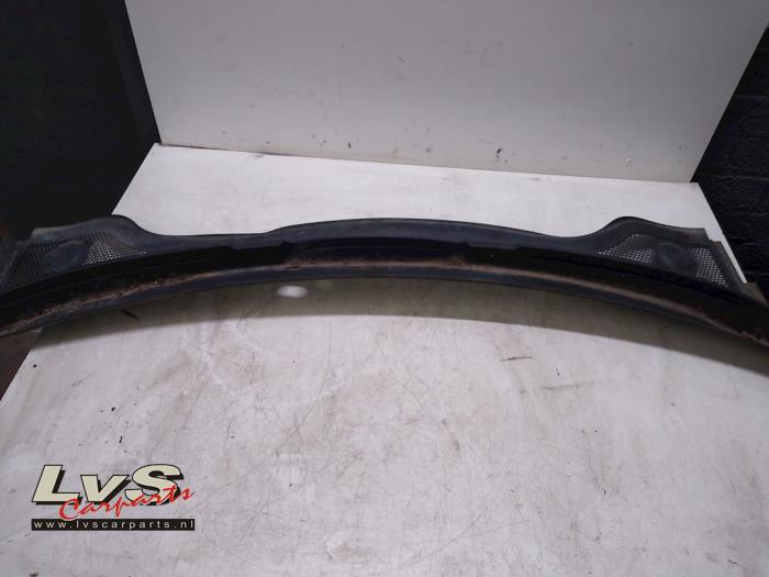 Audi Q3 Cowl top grille