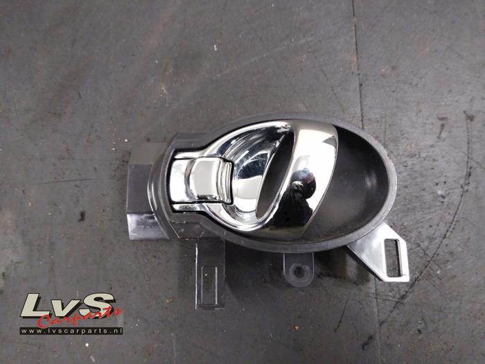 Nissan Micra Poignée