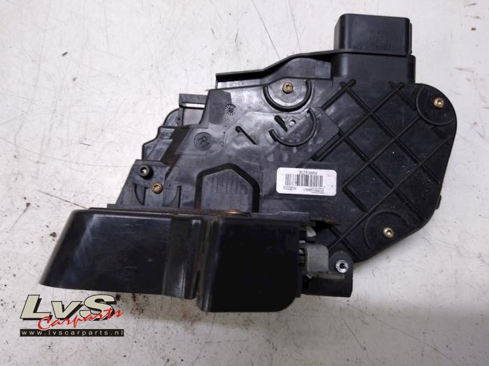 Volvo V50 Front door lock mechanism 4-door, right