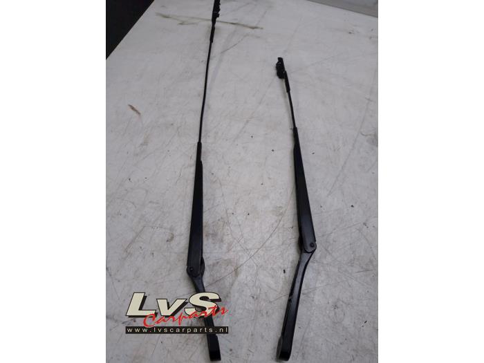 Volkswagen Golf Bras essuie-glace avant
