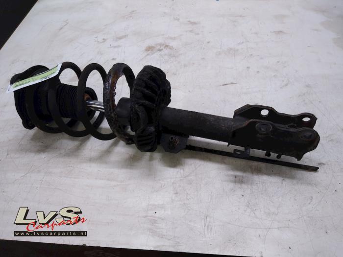 Mercedes Vito Stoßdämpferstrebe links vorne