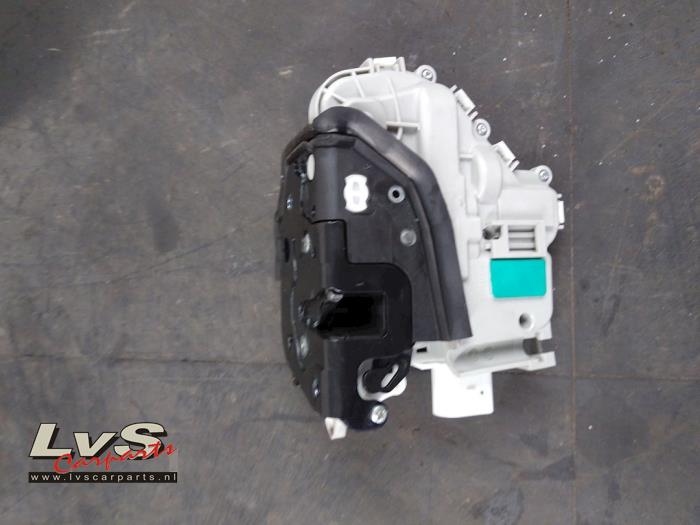 Audi A4 Deurslot Mechaniek 4Deurs links-voor