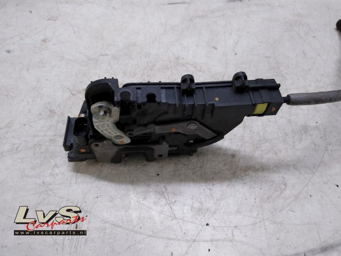 Mercedes Vito Deurslot Mechaniek 2Deurs links