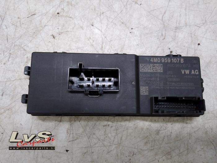Audi A4 Module tailgate motor