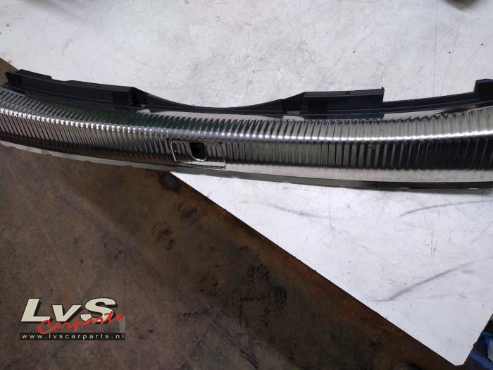 Audi A4 Cover strike rear