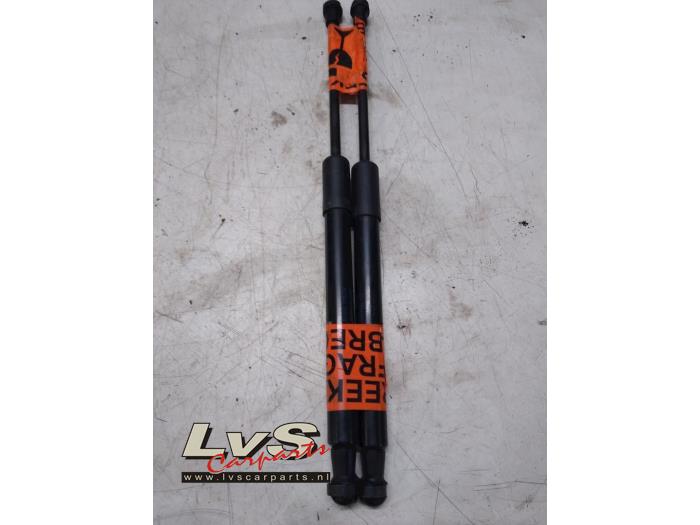 Audi A4 Set of bonnet gas struts