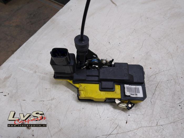 Volvo XC90 Rear door lock mechanism 4-door, left