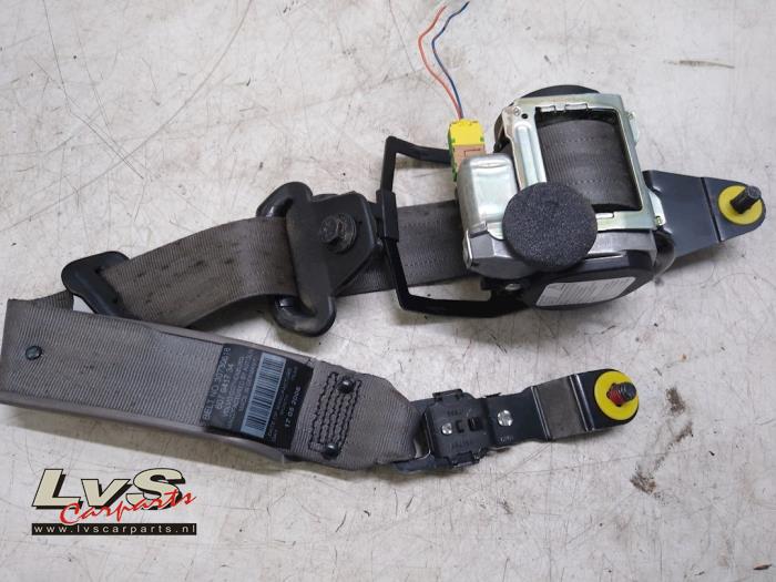 Volvo XC90 Rear seatbelt, left