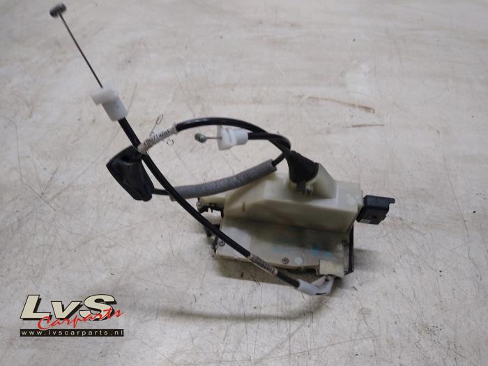 Peugeot 208 Serrure portière mécanique 4portes avant droite