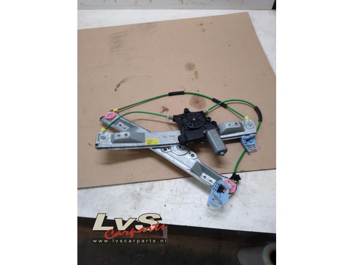 Opel Corsa Mécanique vitre 2portes avant gauche