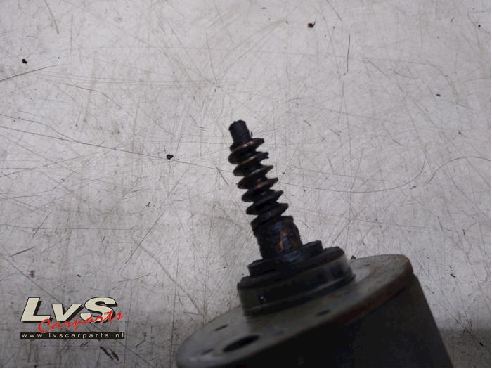 Nokkenas Verstelling van een BMW 3 serie (E90) 325i 24V 2007