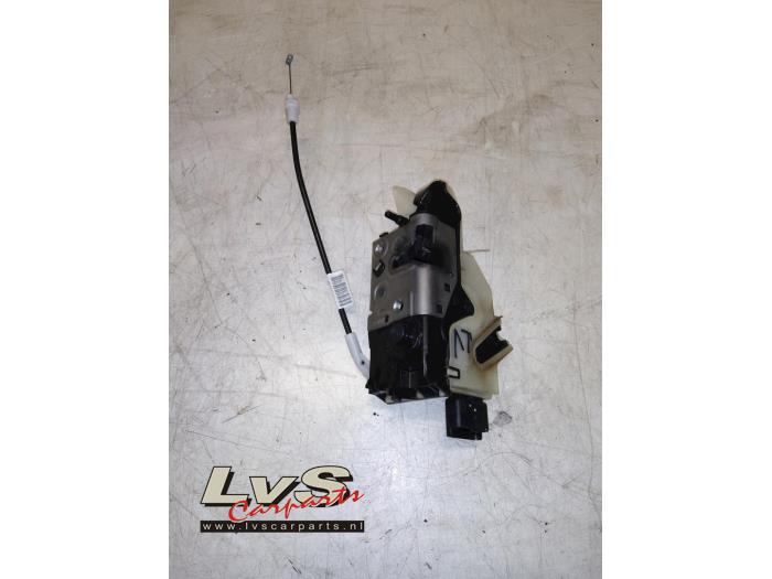 Peugeot 2008 Serrure portière mécanique 4portes avant gauche