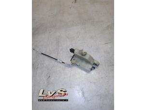 Gebruikte Slotmechaniek Portier 4Deurs links-achter Peugeot 2008 (CU) 1.2 Vti 12V PureTech 82 Prijs € 35,00 Margeregeling aangeboden door LvS Carparts