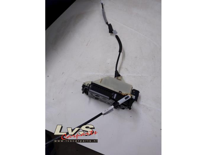 Peugeot 2008 Serrure portière mécanique 4portes arrière droite