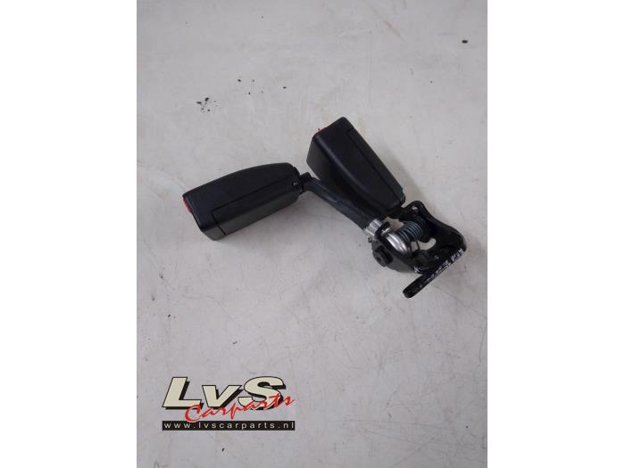 Peugeot 2008 Insertion ceinture de sécurité arrière droite