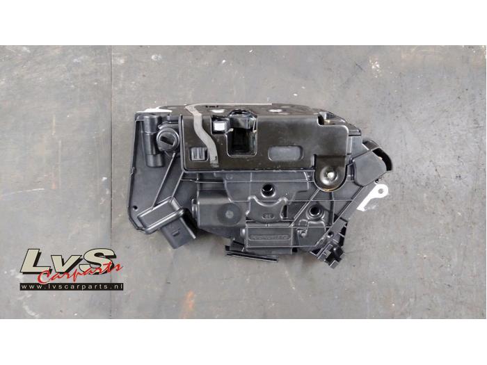 Volkswagen Tiguan Rear door mechanism 4-door, right