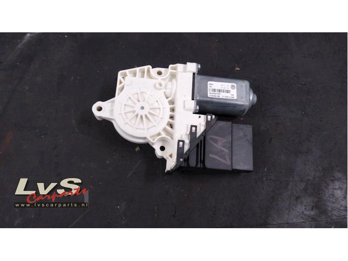 Volkswagen Tiguan Door window motor