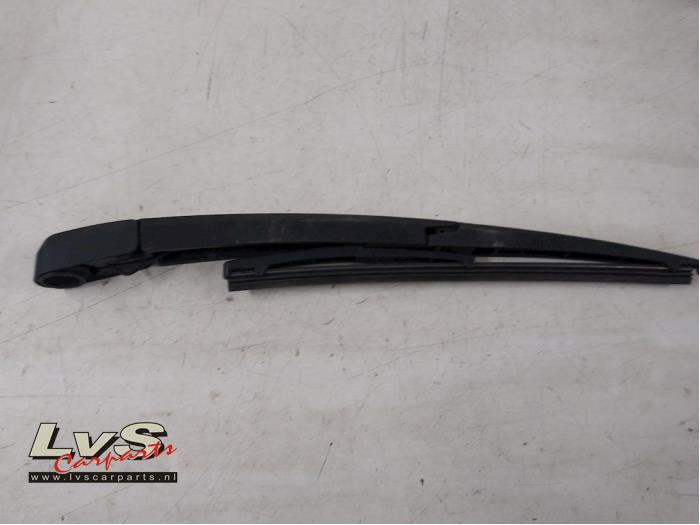 Mazda 5. Ruitenwisserarm achter