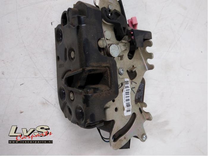 Mercedes Vito Deurslot Mechaniek 2Deurs links