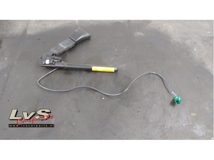 Opel Tigra Front seatbelt buckle, left