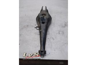 Używane Wahacz dolny prawy tyl Volkswagen Passat Variant (3G5) 1.6 TDI 16V Cena € 25,00 Procedura marży oferowane przez LvS Carparts