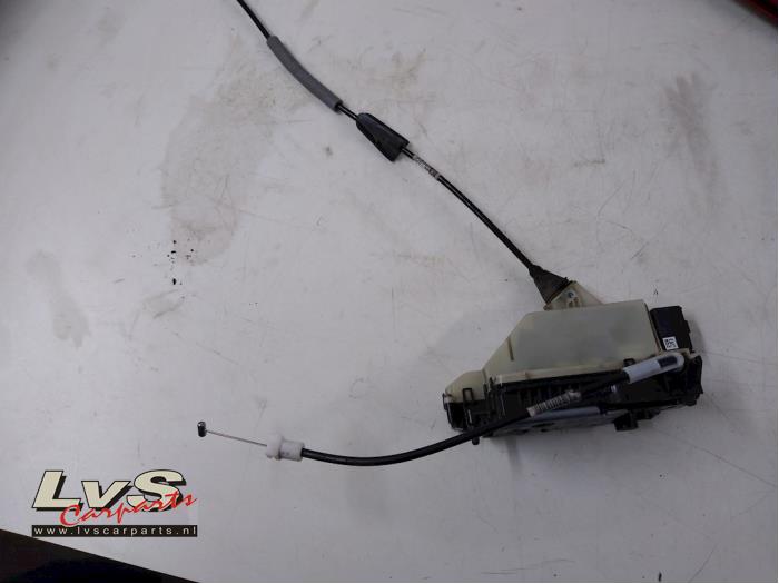 Peugeot 208 Serrure portière mécanique 4portes avant droite