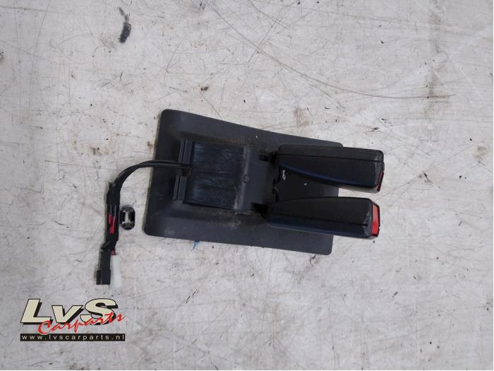 Mini ONE Rear seatbelt buckle, centre