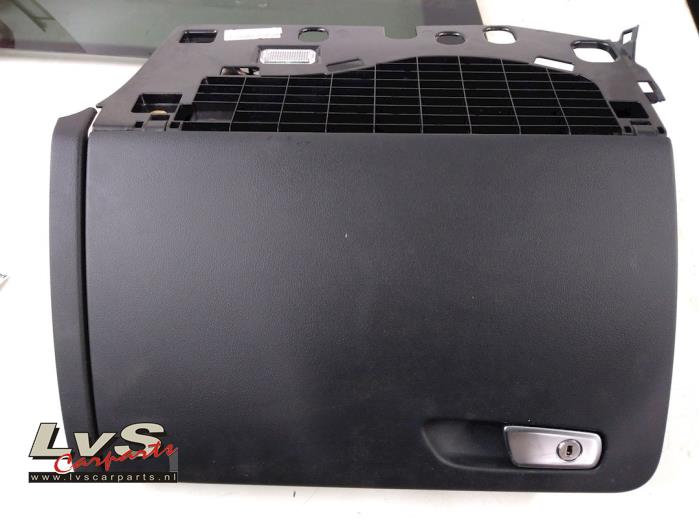 Audi Q5 Glovebox