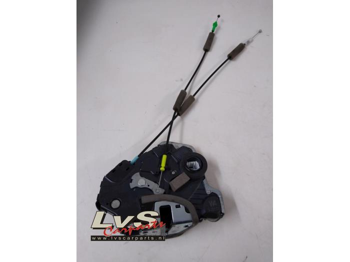 Lexus IS 300 Deurslot Mechaniek 4Deurs rechts-voor