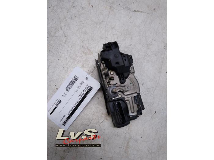 Volvo V40 Front door lock mechanism 4-door, right