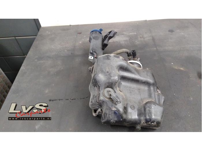 Mercedes E-Klasse Front windscreen washer reservoir