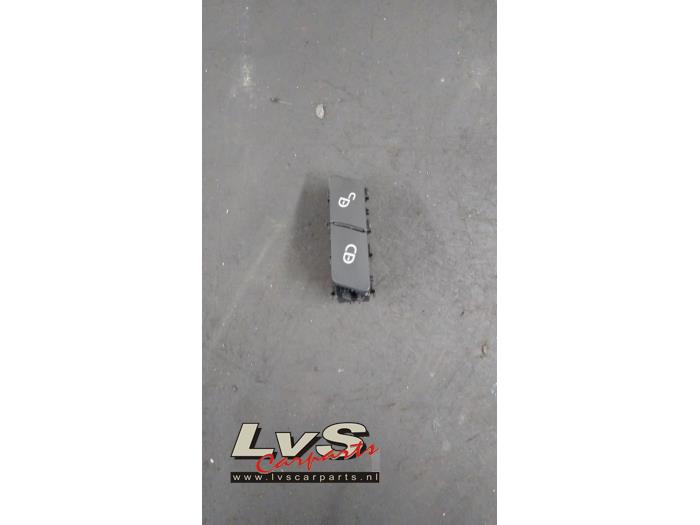 Mercedes E-Klasse Central locking switch