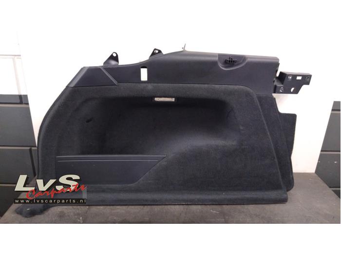 Volkswagen Touareg Revêtement panneau latéral arrière gauche