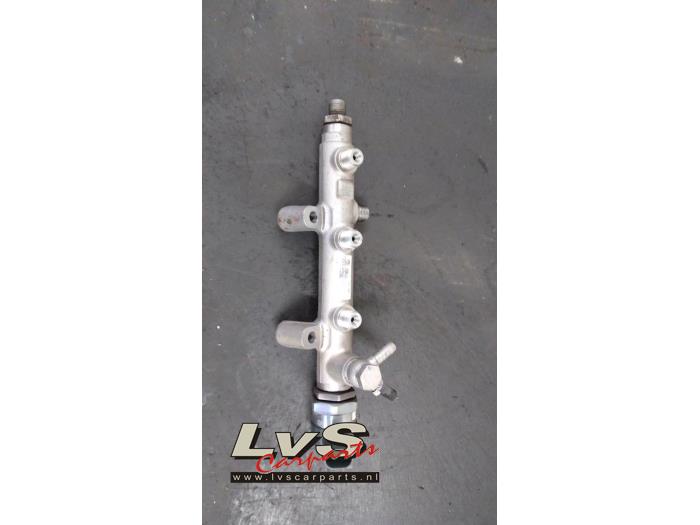 Volkswagen Touareg Fuel distributor