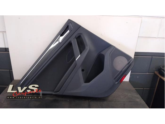 Volkswagen Tiguan Türverkleidung 4-türig links hinten