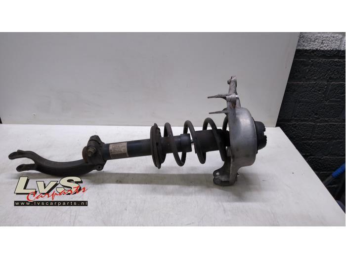 Audi A4 Stoßdämpferstrebe links vorne