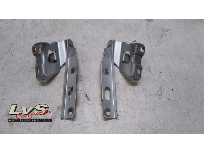 Audi A4 Motorhaube Scharnier