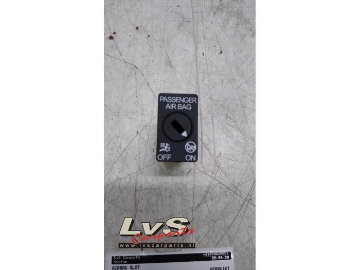 Volkswagen Golf Airbag Slot